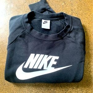 Nike crewneck sweater black - size medium